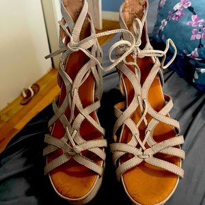 Gentle Souls Joy leather platform wedge sandals size 11 in like new condition